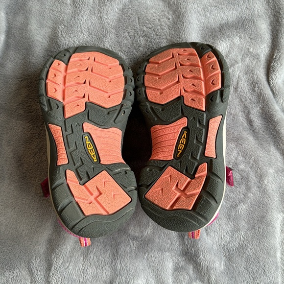 Keens Sandals - Picture 3 of 5